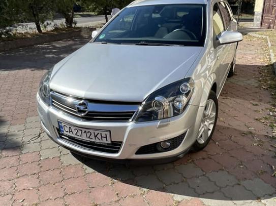 Opel Astra station wagon 2008г. в рассрочку