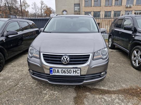 Volkswagen Touran                          2009г. в рассрочку