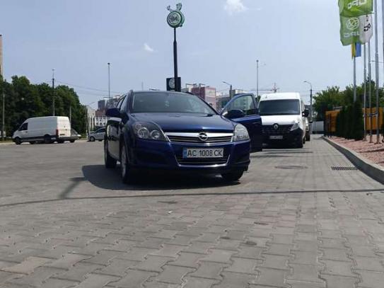 Opel Astra                           2011г. в рассрочку