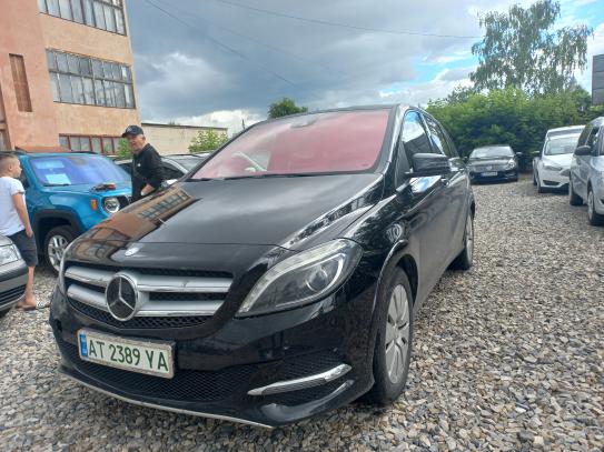 Mercedes-benz B200e 2015р. у розстрочку