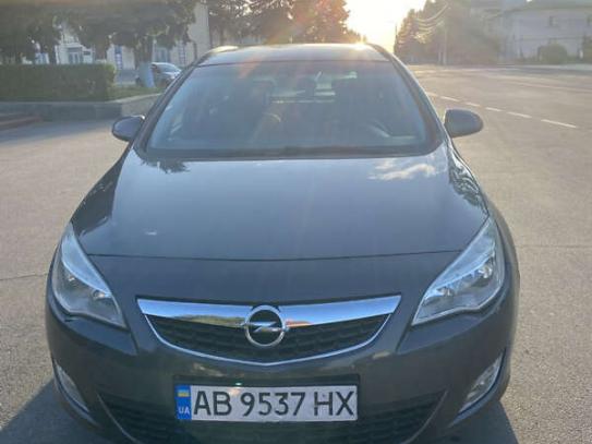 Opel Astra                           2011г. в рассрочку