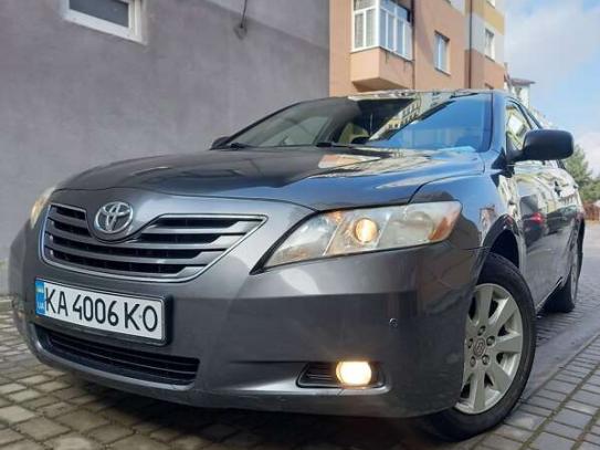 Toyota Camry                           2007г. в рассрочку