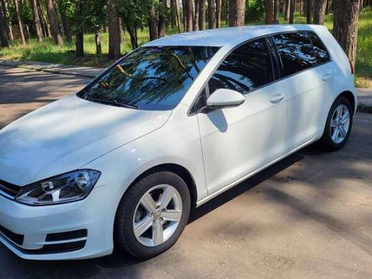 Volkswagen Golf
                            2015г. в рассрочку