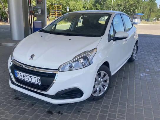 Peugeot 208
                             2017г. в рассрочку