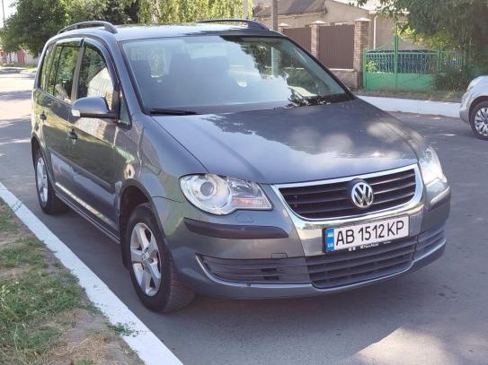 Volkswagen Touran
                          2007г. в рассрочку