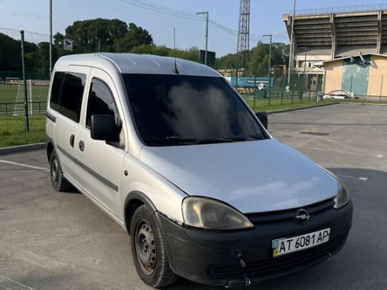 Opel Combo 2004г. в рассрочку