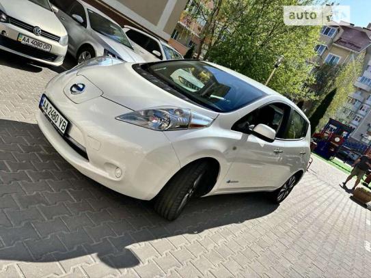 Nissan Leaf 2015г. в рассрочку