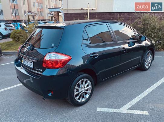 Toyota Auris                           2011г. в рассрочку
