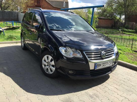 Volkswagen Touran                          2009г. в рассрочку