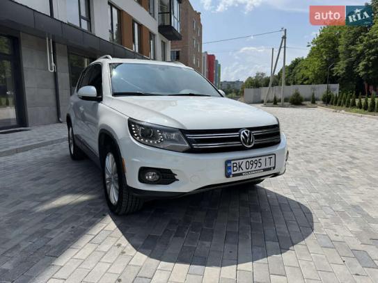 Volkswagen Tiguan                          2015г. в рассрочку