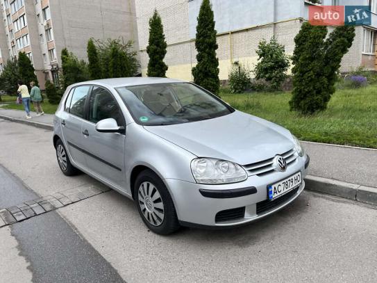 Volkswagen Golf                            2004г. в рассрочку