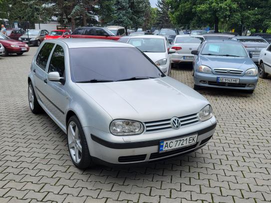 Volkswagen Golf 2000р. у розстрочку