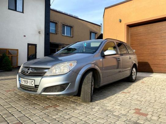 Opel Astra                           2008г. в рассрочку