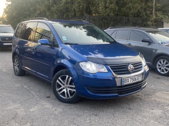 Volkswagen Touran 2008р. у розстрочку