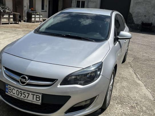 Opel Astra                           2013г. в рассрочку