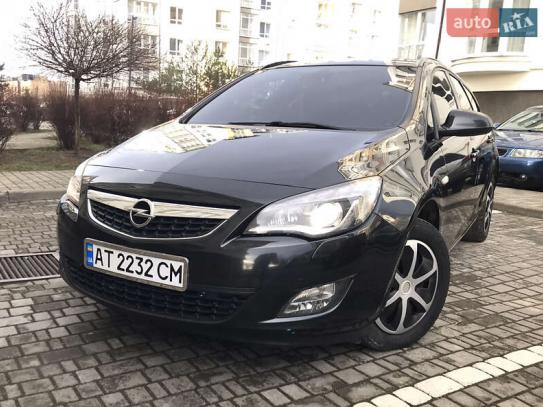 Opel Astra                           2012г. в рассрочку