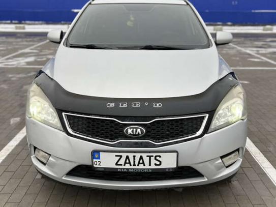 Kia Cee'd
                      2009г. в рассрочку