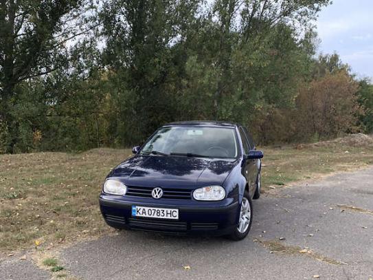 Volkswagen Golf 2001р. у розстрочку