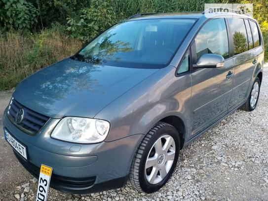 Volkswagen Touran 2006р. у розстрочку