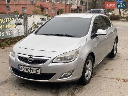 Opel Astra 2010г. в рассрочку