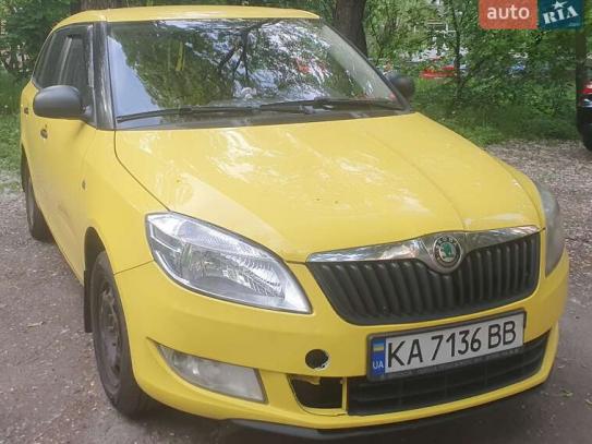 Skoda Fabia                           2013г. в рассрочку