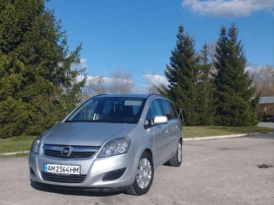 Opel Zafira                          2012г. в рассрочку
