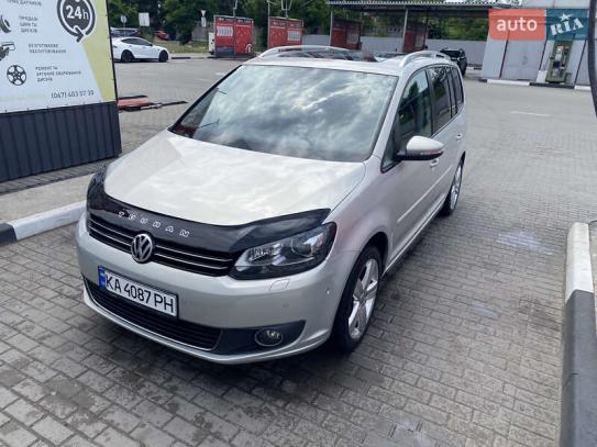 Volkswagen Touran                          2012г. в рассрочку
