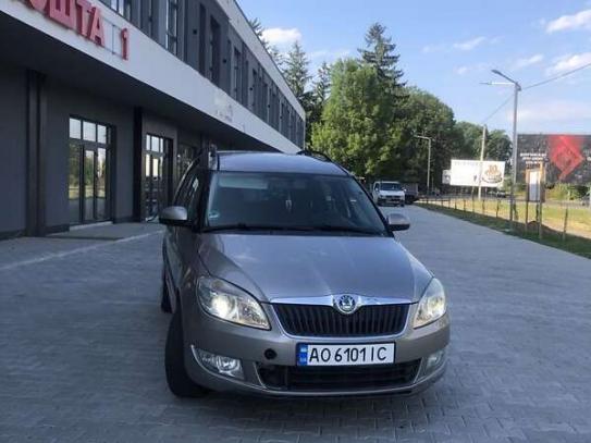 Skoda Roomster                        2010г. в рассрочку