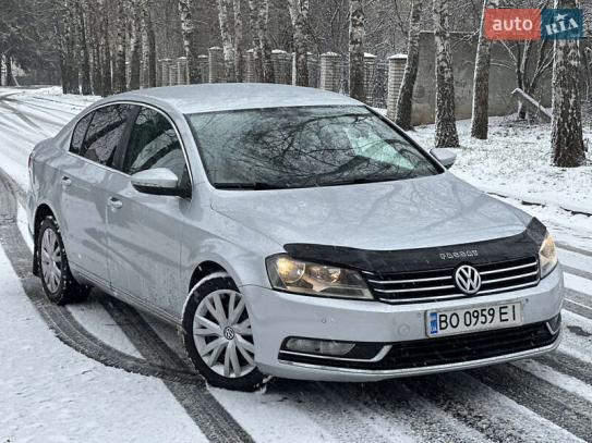 Volkswagen Passat 2011р. у розстрочку