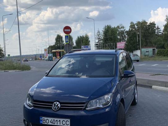 Volkswagen Touran 2011р. у розстрочку