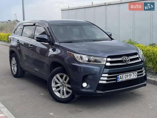 Toyota Highlander
                      2015г. в рассрочку