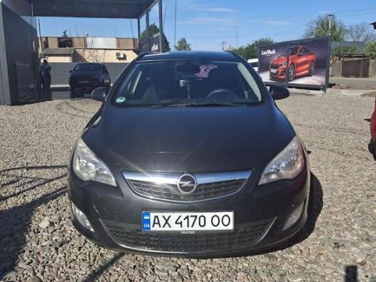 Opel Astra                           2012г. в рассрочку