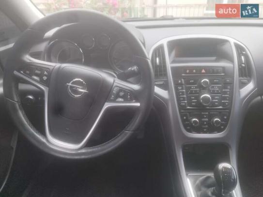 Opel Astra                           2016г. в рассрочку