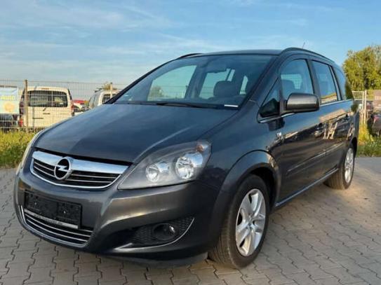 Opel Zafira 2012г. в рассрочку