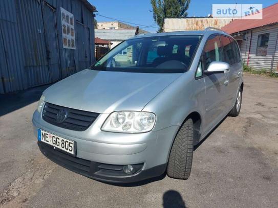 Volkswagen Touran 2004р. у розстрочку