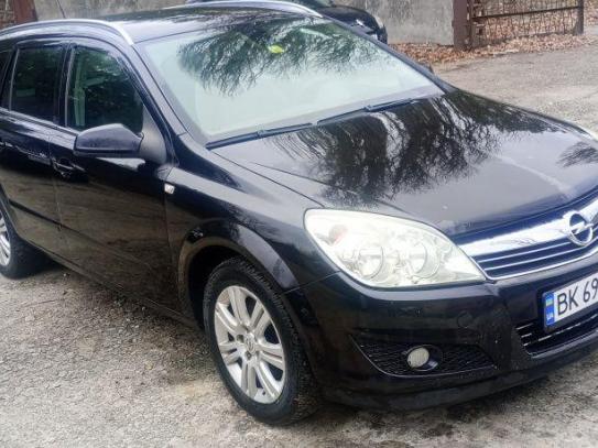 Opel Astra                           2007г. в рассрочку