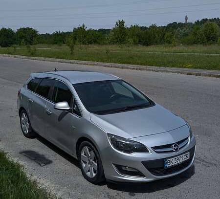 Opel Astra sports tourer 2013р. у розстрочку