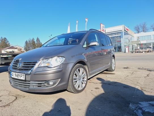 Volkswagen Touran
                          2008г. в рассрочку