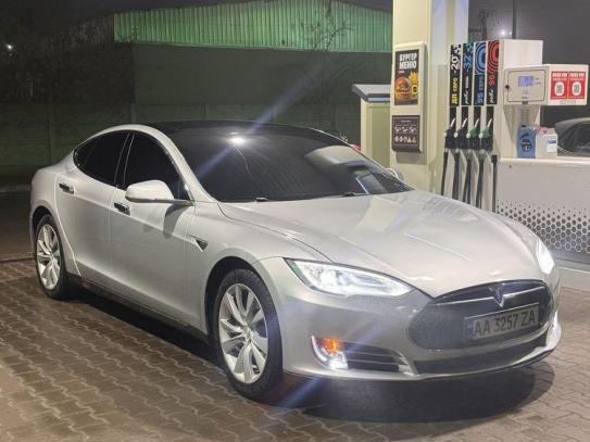 Tesla Model s 2014г. в рассрочку