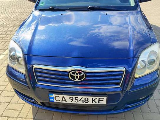 Toyota Avensis 2004г. в рассрочку