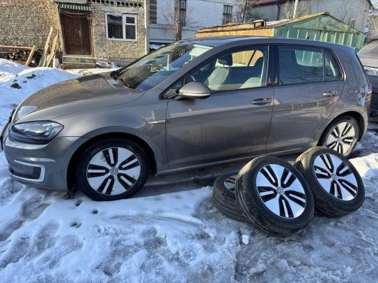 Volkswagen E-golf                          2016г. в рассрочку