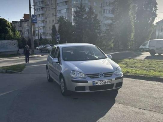 Volkswagen Golf 2006г. в рассрочку