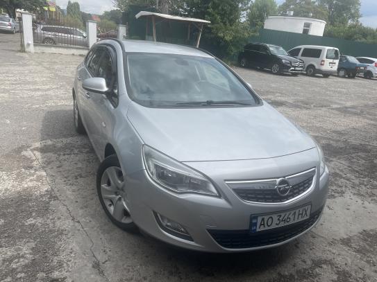 Opel Astra 2011р. у розстрочку