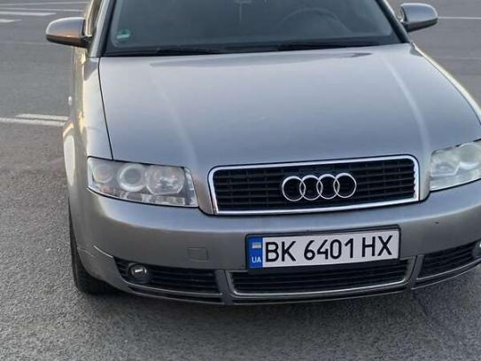 Audi A4 2004 Jahr. in Raten