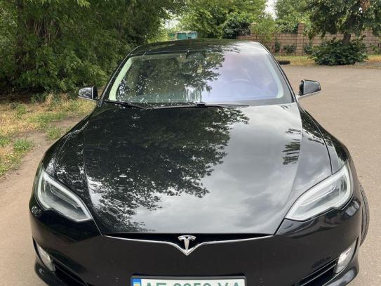 Tesla Model s                         2017г. в рассрочку