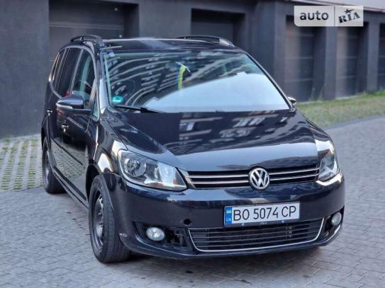 Volkswagen Touran 2015г. в рассрочку