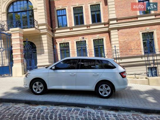 Skoda Fabia                           2015г. в рассрочку