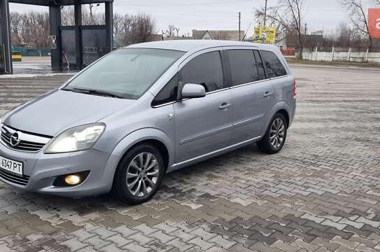 Opel Zafira                          2010г. в рассрочку