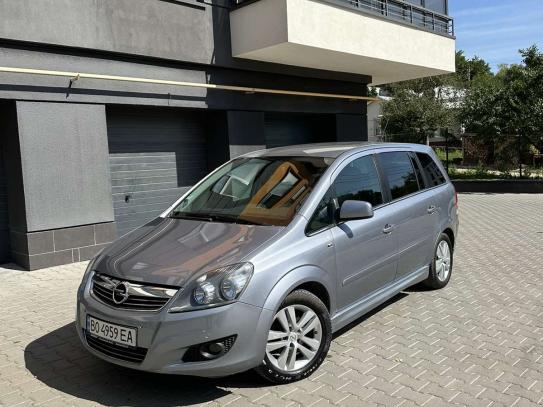 Opel Zafira 2011р. у розстрочку