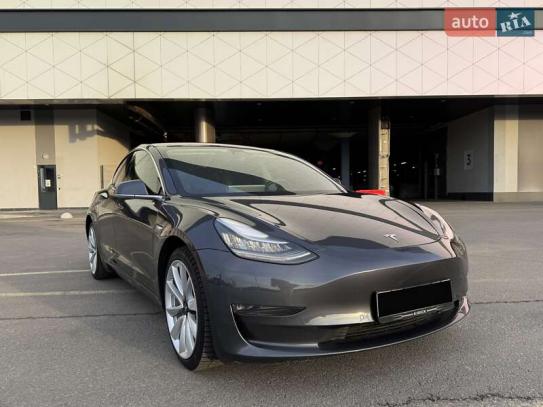 Tesla Model 3                         2018г. в рассрочку